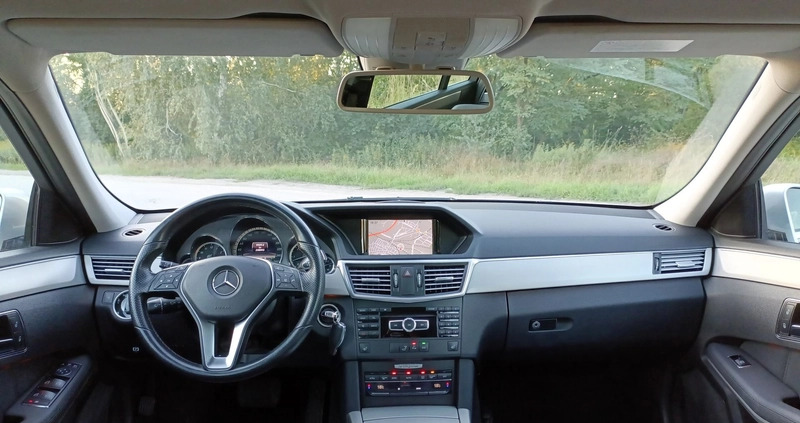 Mercedes-Benz Klasa E cena 69900 przebieg: 244500, rok produkcji 2013 z Lębork małe 137